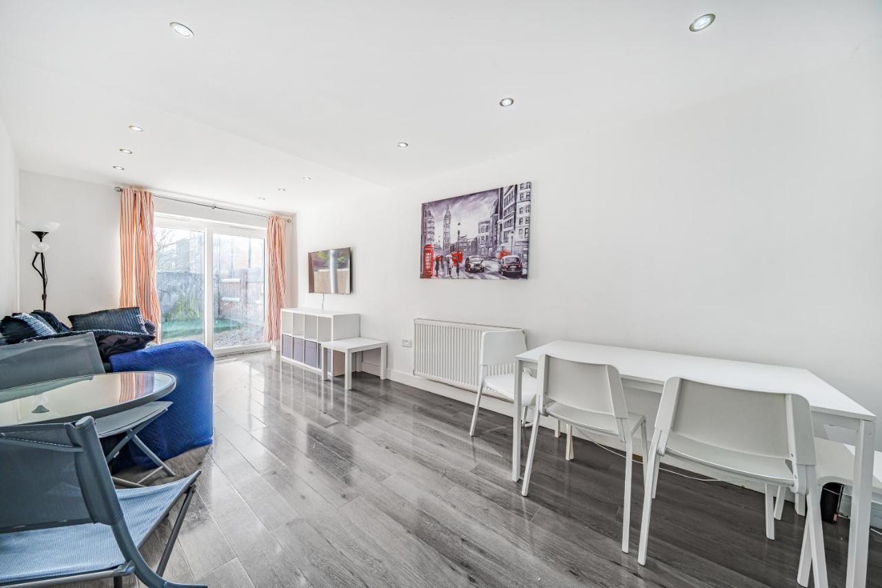Entire House - Three Bed House In Peckham Londres
